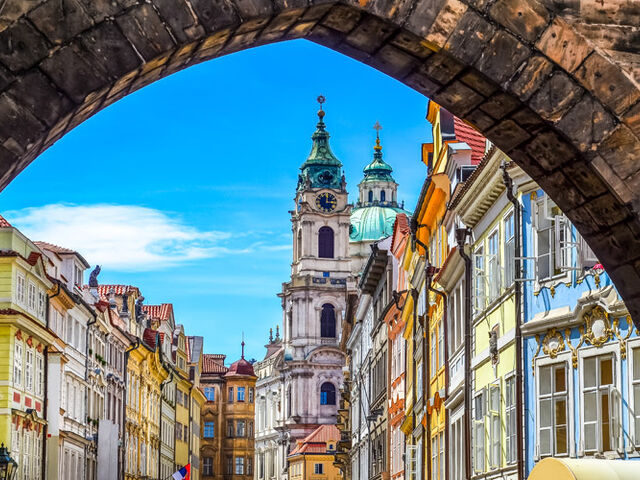 Kıbrıs Hareketli Uçaklı Orta Avrupa Masalı Turu AJer Havayolları ile 7 Gece 8 Gün