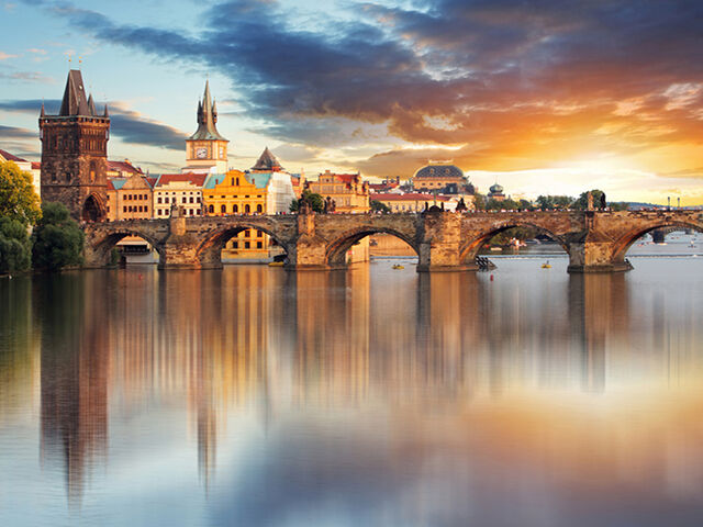 Kıbrıs Hareketli Uçaklı Orta Avrupa Masalı Turu AJer Havayolları ile 7 Gece 8 Gün